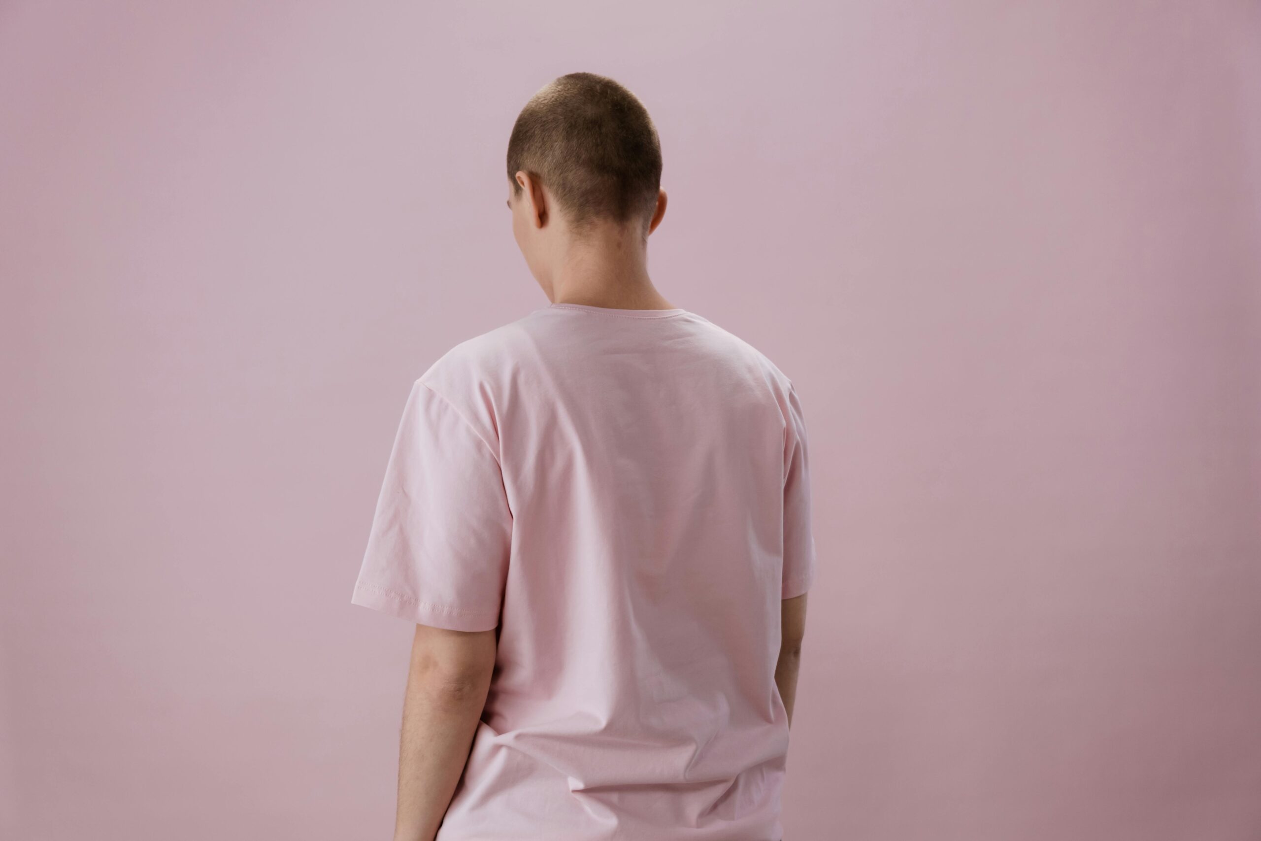 Kostenloses Stock Foto zu brustkrebs-früherkennung, feminismus, pinkes shirt